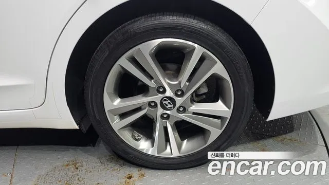 Hyundai Avante 2018 thumb 5