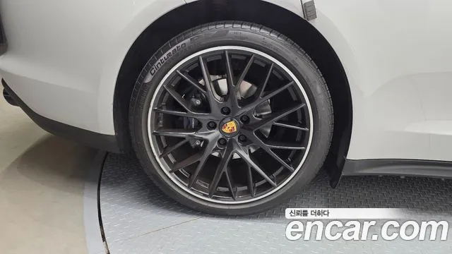 Porsche Panamera 2023 thumb 6
