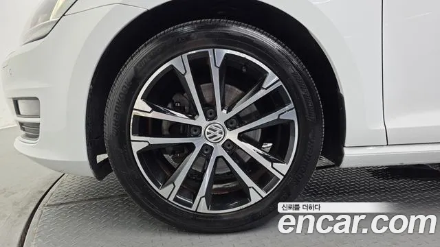 Volkswagen Golf Sportsvan 2015 thumb 10