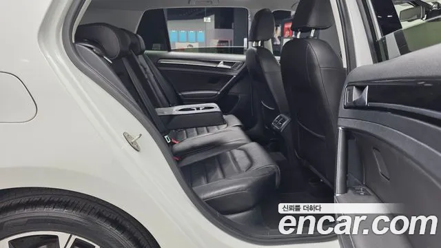 Volkswagen Golf Sportsvan 2015 thumb 12