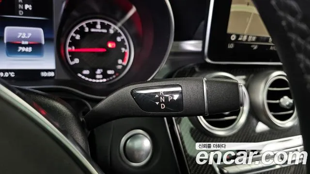 Mercedes-Benz C-Class 2018 thumb 9
