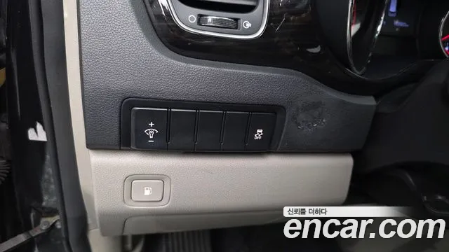 Kia Carnival 2018 thumb 6