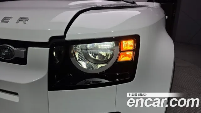 Land Rover Defender 2021 thumb 2
