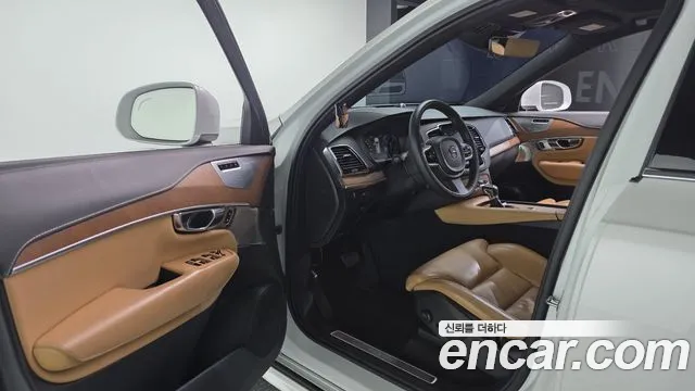 Volvo XC90 2019 thumb 11