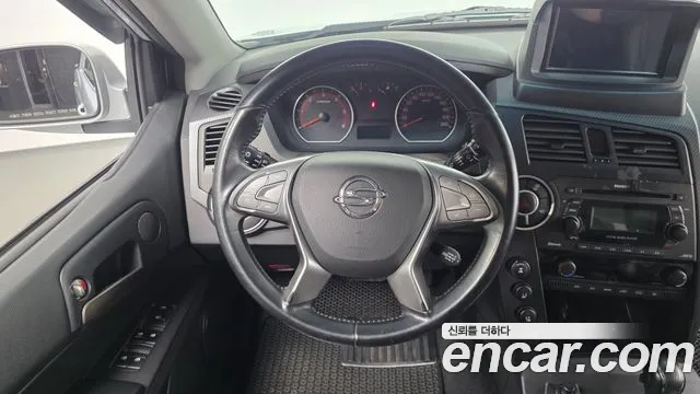 KGM Korando 2015 thumb 10