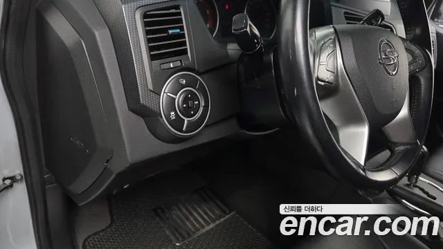 KGM Korando 2015 thumb 4