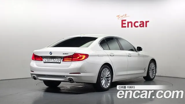 BMW 5 серии 2019 thumb 12