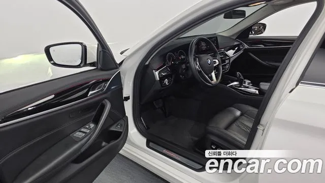 BMW 5 серии 2019 thumb 6