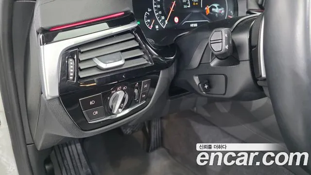 BMW 5 серии 2019 thumb 2