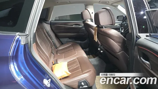 BMW 6 серии Gran Turismo 2019 thumb 11