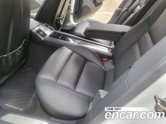 Porsche Panamera 2013 thumb 6