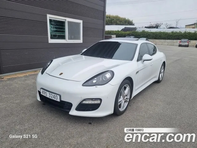 Porsche Panamera 2013 thumb 3