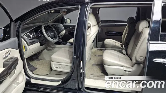 Kia Carnival 2018 thumb 5
