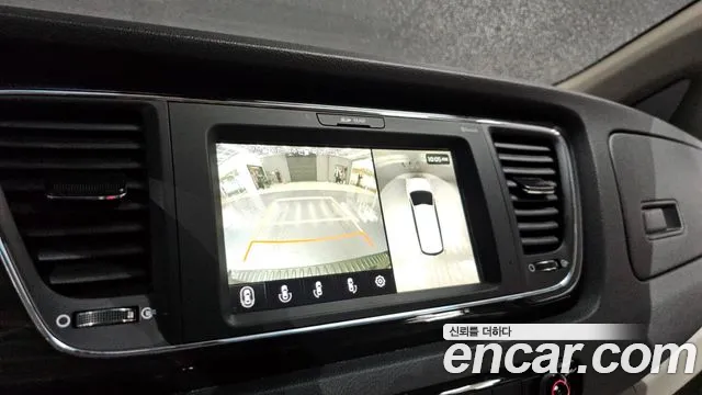 Kia Carnival 2018 thumb 2