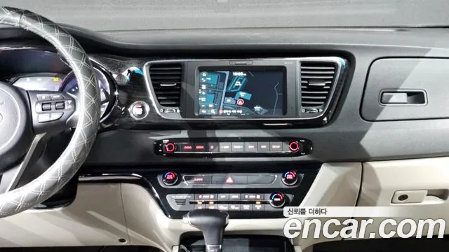Kia Carnival 2018 thumb 12