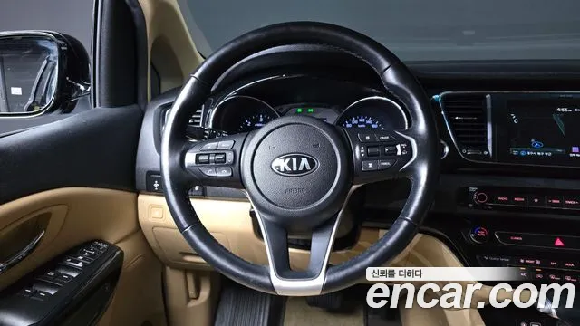 Kia Carnival 2019 thumb 4