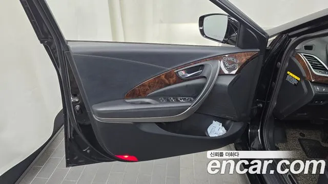 Hyundai Aslan 2015 thumb 12