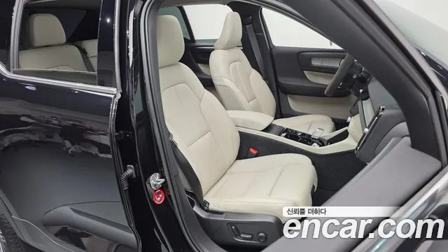 Volvo XC40 2022 thumb 4