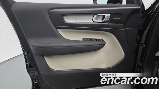 Volvo XC40 2022 thumb 12