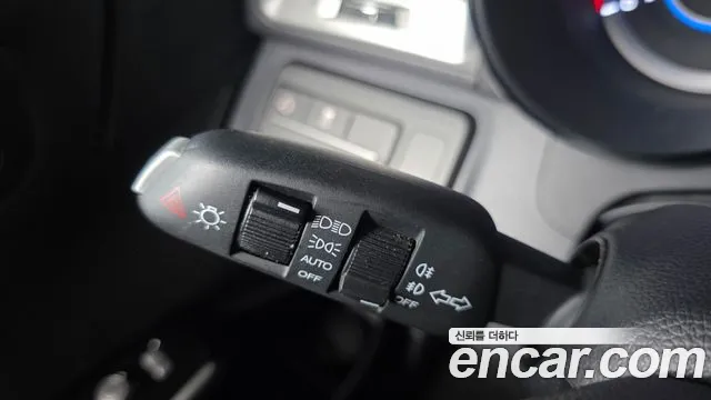 KGM Tivoli 2015 thumb 9