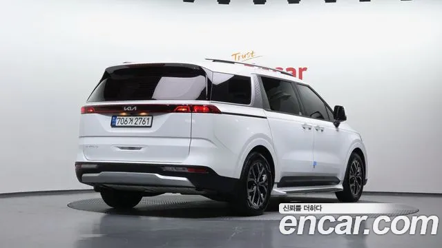 Kia Carnival 2023 thumb 5