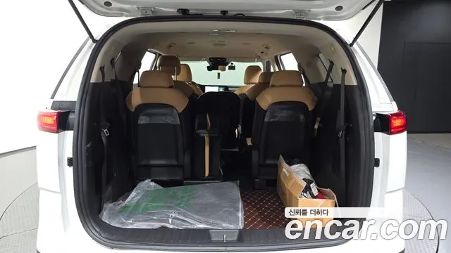 Kia Carnival 2023 thumb 2