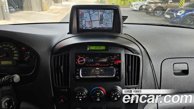 Hyundai Staria 2009 thumb 2
