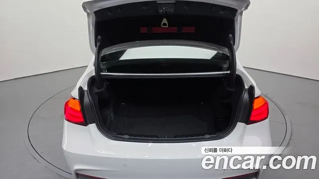 BMW 3 серии 2018 thumb 2