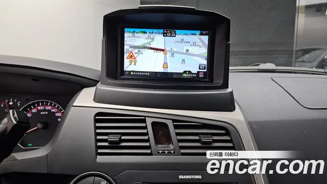 KGM Korando 2014 thumb 10