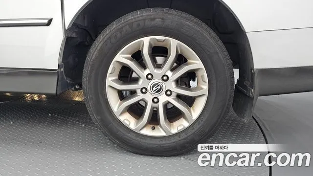 KGM Korando 2014 thumb 9
