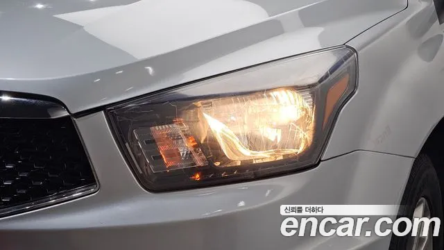 KGM Korando 2014 thumb 11
