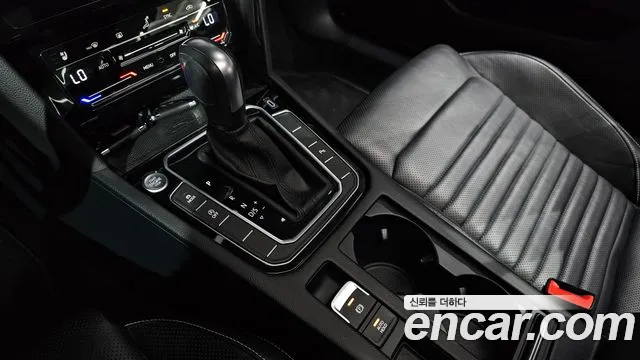 Volkswagen Passat GT 2021 thumb 3