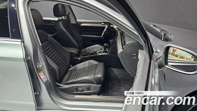 Volkswagen Passat GT 2021 thumb 12