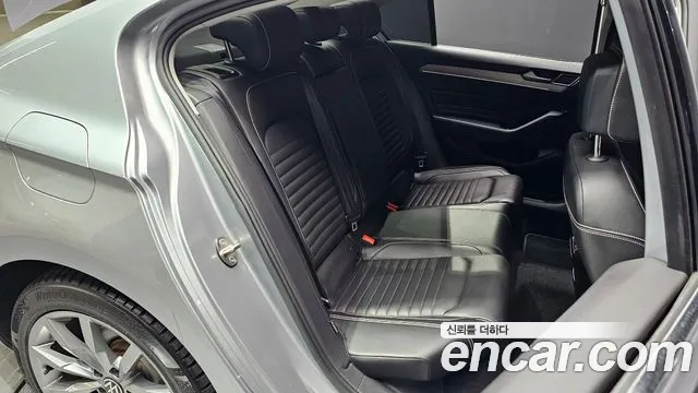 Volkswagen Passat GT 2021 thumb 5