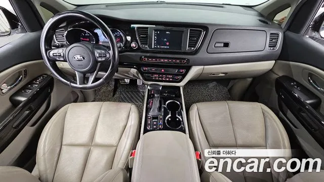 Kia Carnival 2019 thumb 2