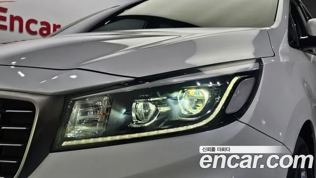 Kia Carnival 2019 thumb 4