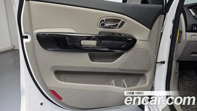 Kia Carnival 2019 thumb 3