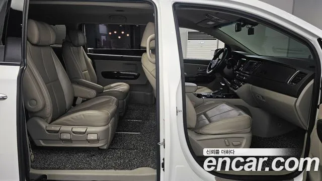 Kia Carnival 2019 thumb 10