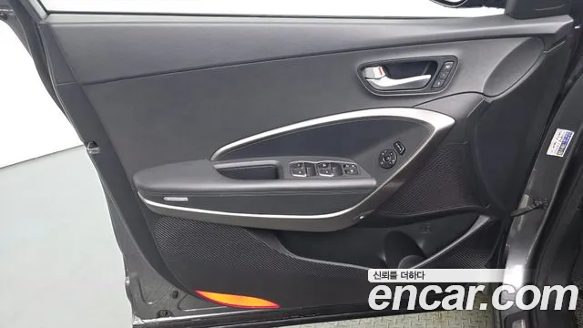 Hyundai Santafe 2015 thumb 4