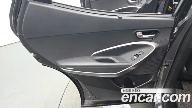 Hyundai Santafe 2015 thumb 6