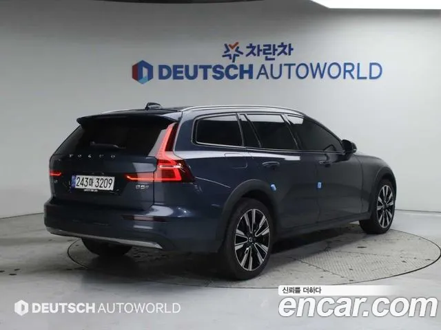 Volvo V60 Cross Country 2022 thumb 12