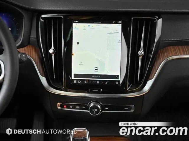 Volvo V60 Cross Country 2022 thumb 8