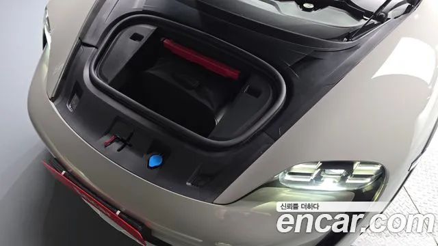 Porsche Taycan 2022 thumb 7