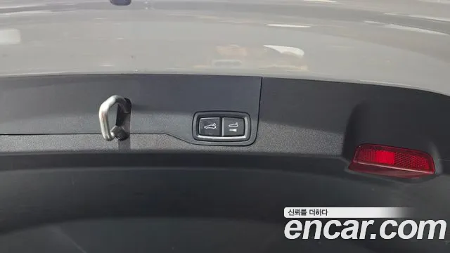 Porsche Taycan 2022 thumb 10