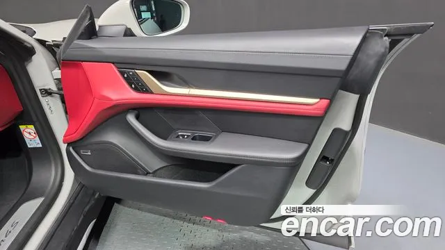 Porsche Taycan 2022 thumb 11
