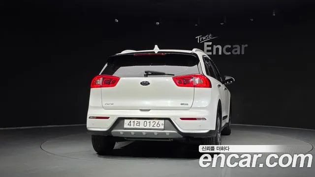Kia Niro 2016 thumb 4