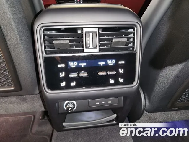 Porsche Cayenne 2025 thumb 3