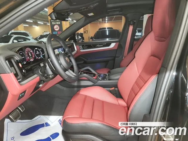 Porsche Cayenne 2025 thumb 12