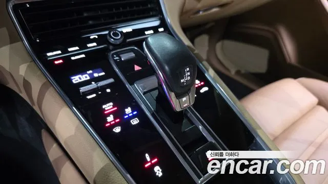Porsche Panamera 2018 thumb 12
