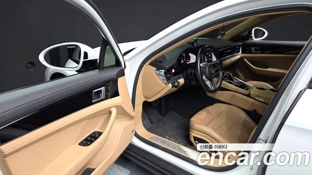 Porsche Panamera 2018 thumb 3